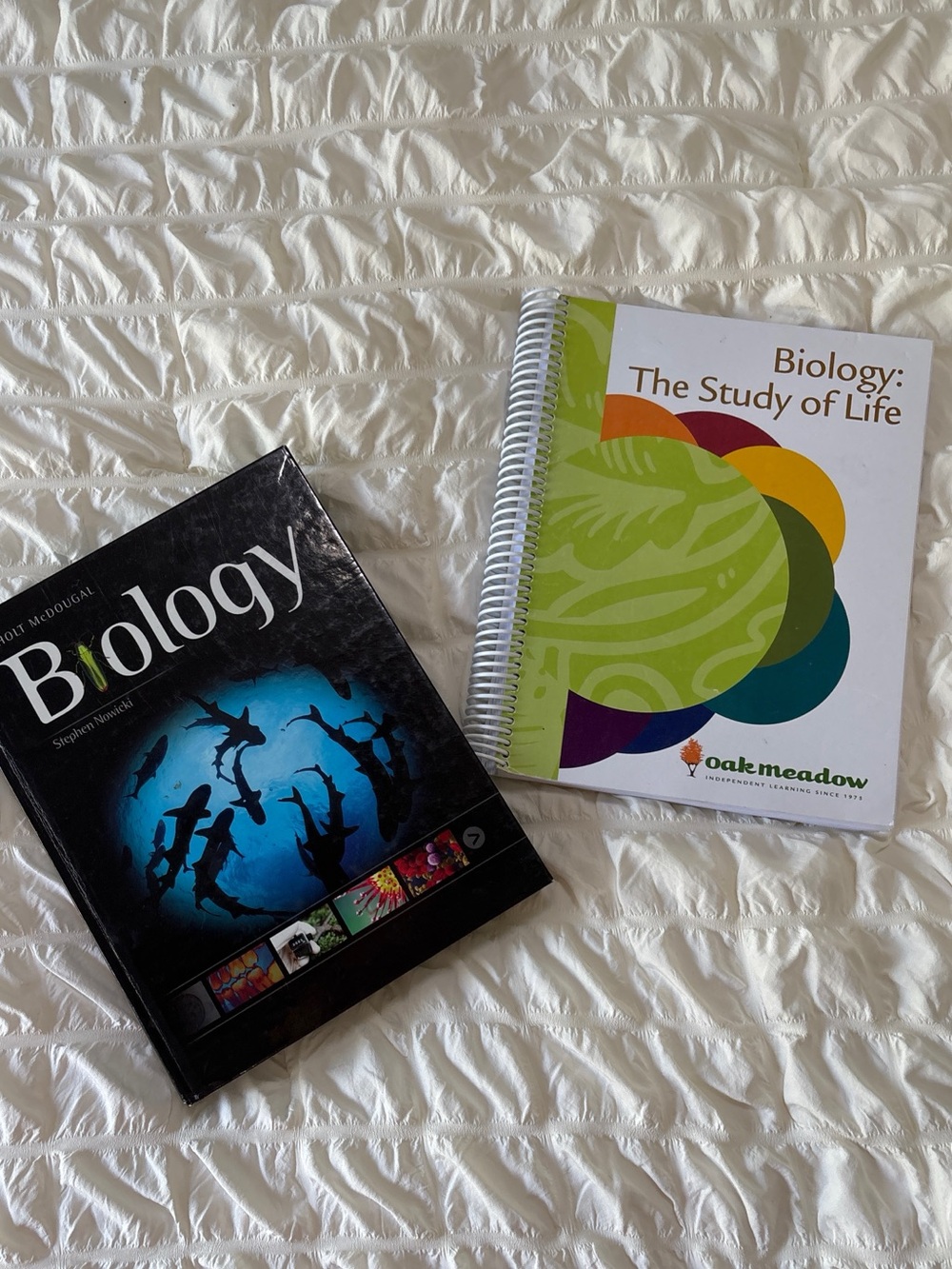Oak Meadow Biology: The Study of Life Coursebook + Holt McDougal Textbook Set
